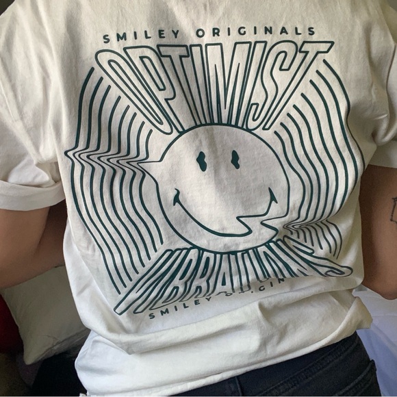 H&M • Graphic T - Picture 7 of 8